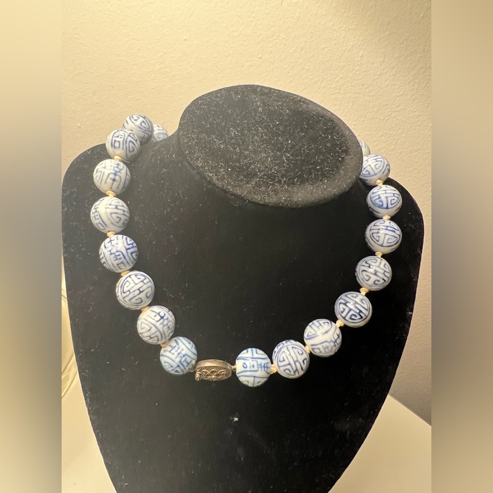 Chinese Vintage Blue and White Hand Painted Ceramic Bead Necklace w/Silver Clasp - Picture 5 of 6